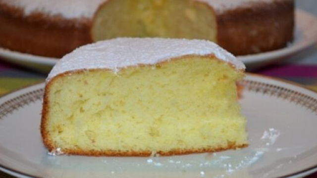 Ricetta della torta allo yogurt, soffice e con una profumazione molto intensa.