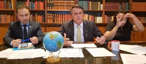 Jair Bolsonaro elogiou a atuação do governo na pandemia (Reprodução/YouTube)