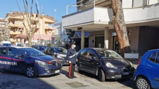 Roma: 33enne dà fuoco alla casa dell'anziana dove lavorava come badante.