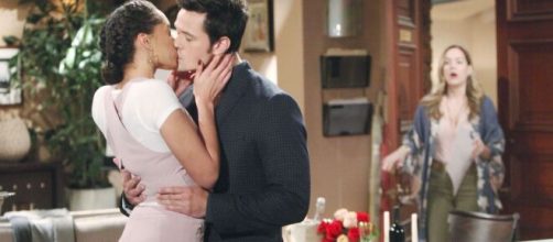 Beautiful, spoiler al 20 marzo: Thomas e Buckingham in intimità.
