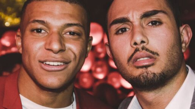 L'humoriste Bob Dylem avec Kylian Mbappé lors d'une "infiltration" à l'anniversaire de Neymar au Pavillon Gabriel - Source : Instagram, bob_dylem