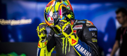Valentino Rossi sul tracciato di Losail per i test della MotoGp.