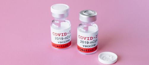 Caos nelle liste d'attesa per il vaccino Covid-19 in Umbria e in tanti rifiutano AstraZeneca. La Regione chiude le scuole in zona arancione.