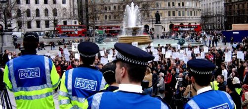 Dopo le violenze della Metropolitan police alla veglia per Sarah Everard fa discutere la proposta di legge anti-proteste non violente