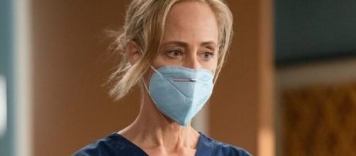 Nel nono episodio di Grey's Anatomy 17, Teddy Altman apparirà particolarmente turbata per la morte di DeLuca.