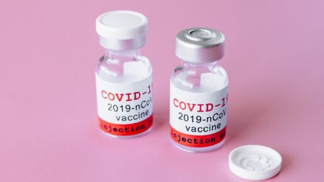 Caos nelle liste d'attesa per il vaccino Covid-19 in Umbria e in tanti rifiutano AstraZeneca. La Regione chiude le scuole in zona arancione.