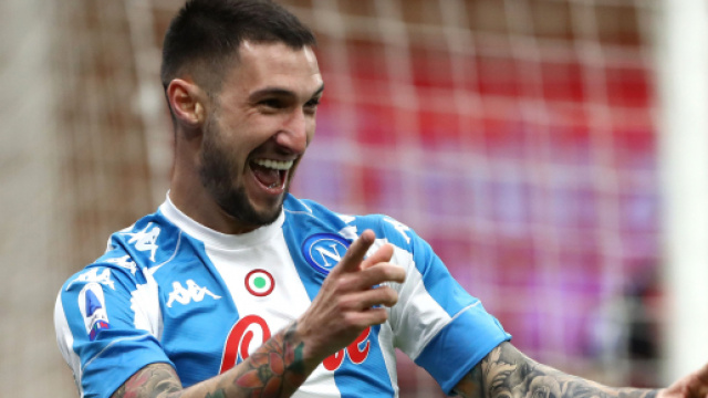 Matteo Politano esulta per il gol