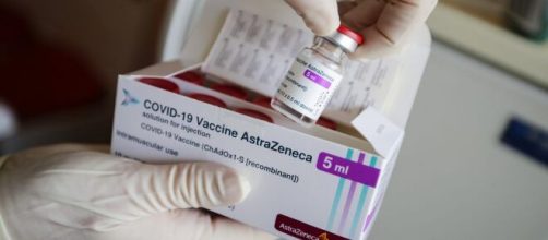 Vaccino Astrazeneca, la proposta del consigliere Tutolo: 'Lo facciano i politici'.