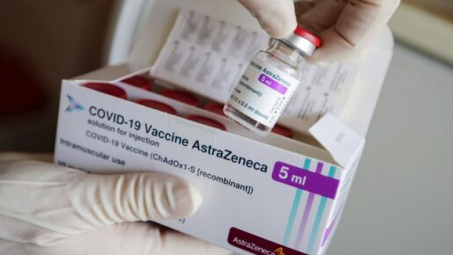 Vaccino Astrazeneca, la proposta del consigliere Tutolo: 'Lo facciano i politici'.