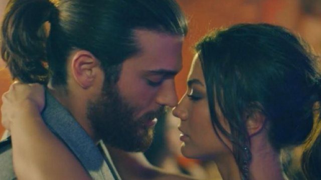 In foto Can e Sanem, Daydreamer.