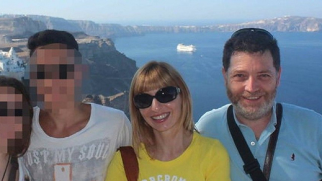 La moglie del prof morto a Biella farà la seconda dose del vaccino AstraZeneca.