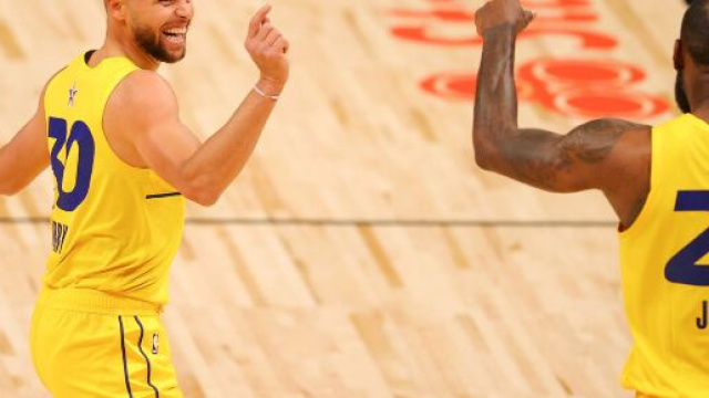 Lebron James e Stephen Curry durante l’All-Star Game.