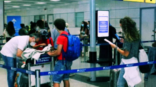 Secondo alcuni consiglieri regionali dei 5 Stelle bisogna rafforzare i controlli per chi arriva in Sardegna.