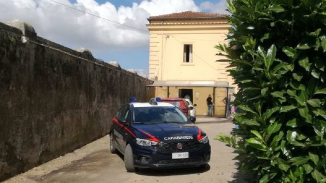 Festini a luci rosse dentro il cimitero comunale di Sezze.