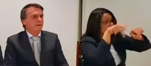 Jair Bolsonaro conversou com os internautas em sua tradicional live de quinta-feira (Reprodução/YouTube)
