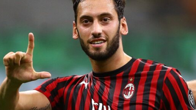 Pi&ugrave; vicino l'accordo con Calhanoglu.