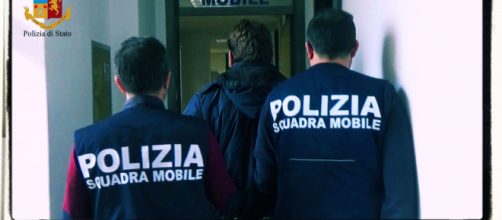 Il 42enne è stato arrestato dagli uomini della Squadra Mobile.