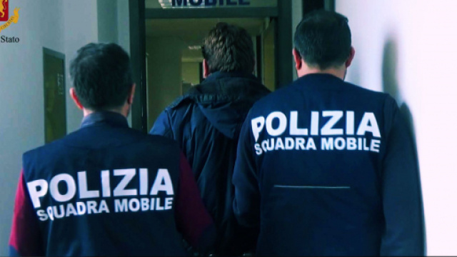 Il 42enne è stato arrestato dagli uomini della Squadra Mobile.