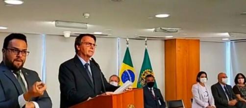 Em discurso nesta segunda-feira (22), o presidente Jair Bolsonaro elogiou economia e o combate a pandemia (Reprodução/Facebook)