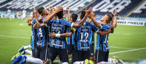 Grêmio tem grande atuações de jovens, o que pode evitar contratações desnecessárias (Lucas Uebel/Grêmio)