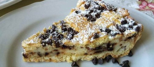 Ricetta crostata di ricotta e gocce di cioccolato, perfetta per il menù domenicale.