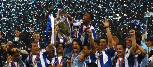 Photo officielle de la victoire du FC Porto lors de la Ligue des champions de 2004 (Source : UEFA)
