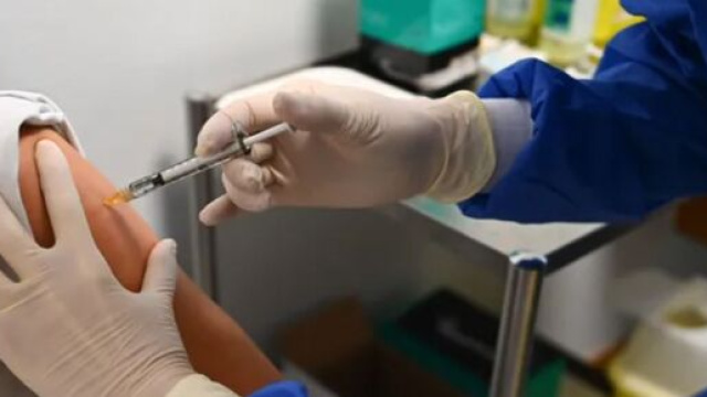 En France, plus de 5 millions de personnes ont reçu au moins une dose de vaccin - © Maxppp