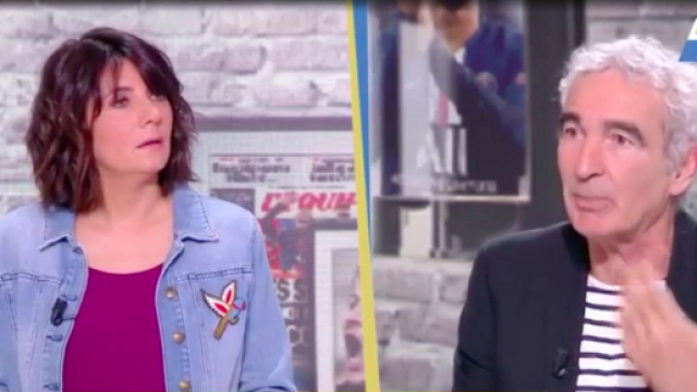 Estelle Denis et Raymond Domenech pas sur la même longueur d'ondes - Photo capture d'écran vidéo