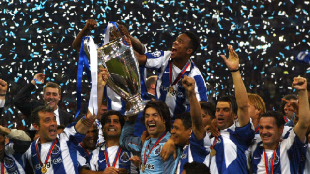 Photo officielle de la victoire du FC Porto lors de la Ligue des champions de 2004 (Source : UEFA)