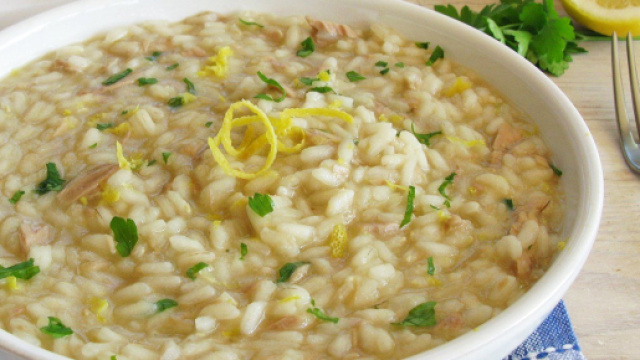 Risotto al limone senza burro, un primo piatto gustoso e leggero