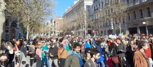 Les images incroyables du carnaval de Marseille indignent les internautes - Photo capture d'écran video