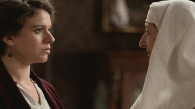 Una vita, trame Spagna: Ursula decisa a far sapere che Genoveva &egrave; incinta di Santiago.