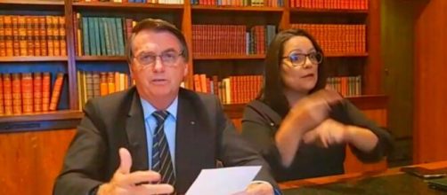 Presidente Jair Bolsonaro conversou com os internautas na tradicional live de quinta-feira (Reprodução/YouTube)