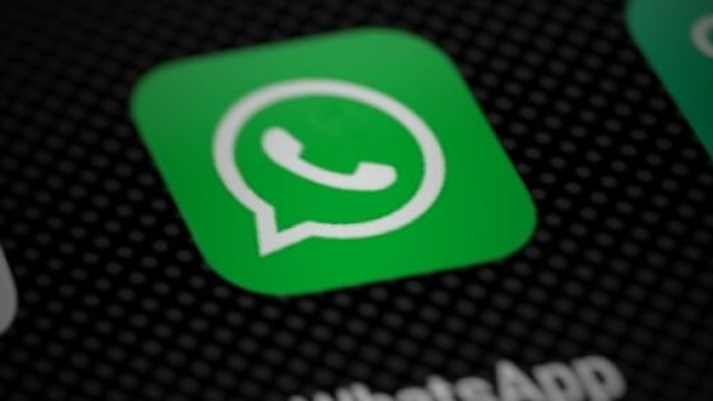 WhatsApp: messaggio-truffa che promette regali da Amazon.