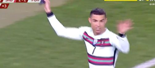 Ronaldo furieux après son but refusé face à la Serbie (capture).