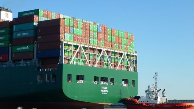 Ferme le operazioni di sblocco della nave Ever Green.