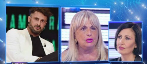 Live, l'appello della mamma di Fabrizio Corona: 'C'è la possibilità che mio figlio muoia'.