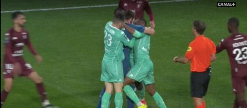 Alexandre Oukidja a pété un plomb face à Angers ce mercredi soir. (capture).