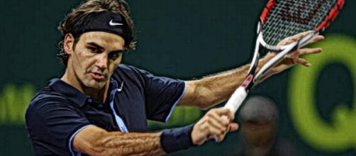 Roger Federer sui campi di Doha: lo svizzero rientra nel circuito Atp.