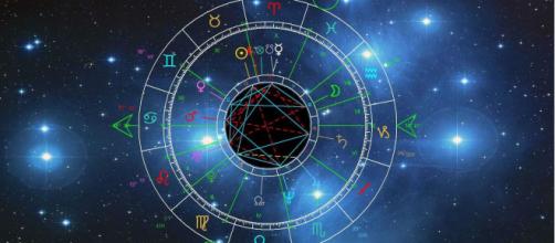 L'oroscopo di sabato 3 aprile: equilibrio in amore per Sagittario, Scorpione di buon cuore.