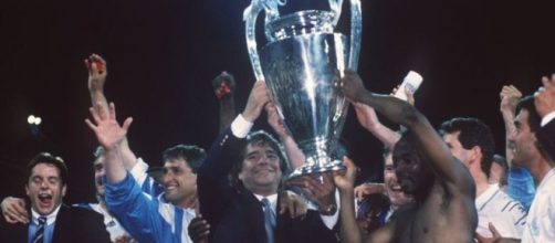 Bernard Tapie remporte la Ligue des champions en 1993 - Photo Twitter