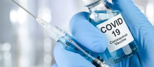 Attivisti richiedono una distribuzione più equa di vaccini anti Covid 19 a livello globale.