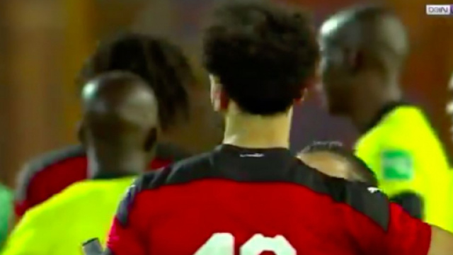 Mohamed Salah tente d'éviter les fans - Photo capture d'écran vidéo BeinSport