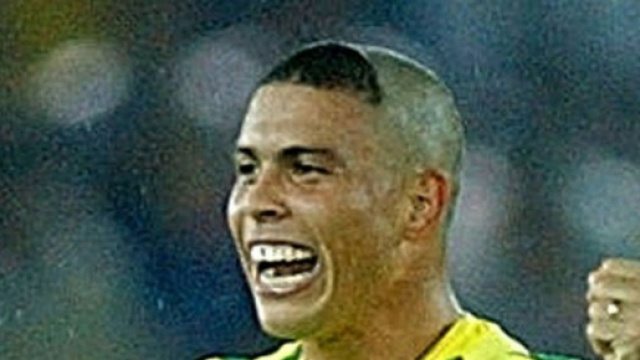 Ronaldo et sa célèbre coupe de cheveux (Credit : Twitter officiel de The Sun)