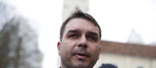 Flávio Bolsonaro pagou mais caro por mansão, afirmam corretores (Agência Brasil)