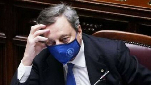 Mario Draghi pensa a nuove restrizioni contro le varianti del coronavirus.