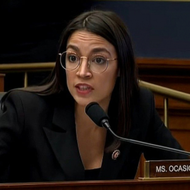 Congresswoman Alexandria Ocasio-Cortez does not want statehood to be the only option for Puerto Rico (Image source: Global News/YouTube)