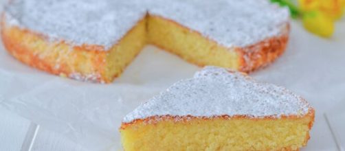 Caprese al limone, un dolce profumato e molto delicato.