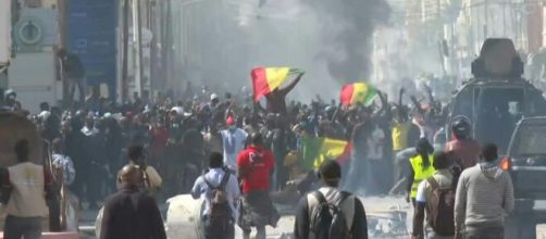 Sénégal: émeutes urbaines à Dakar. Crédit photo : yahoo.com