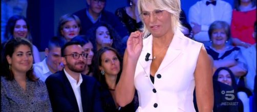 C'è posta per te sospeso, cambio programmazione 6 marzo: De Filippi in pausa per Sanremo.